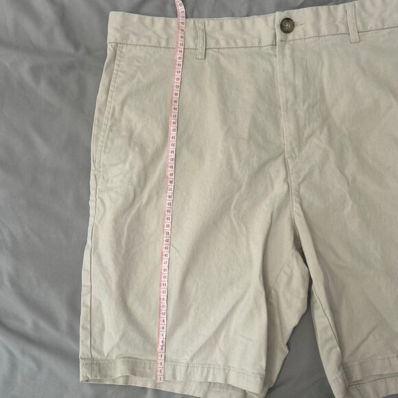 Old Navy - Men Shorts - Picture 4 of 5